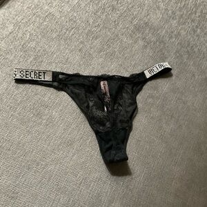 Very Sexy  Victoria Secret Thong/String new with tag, size Large, Black